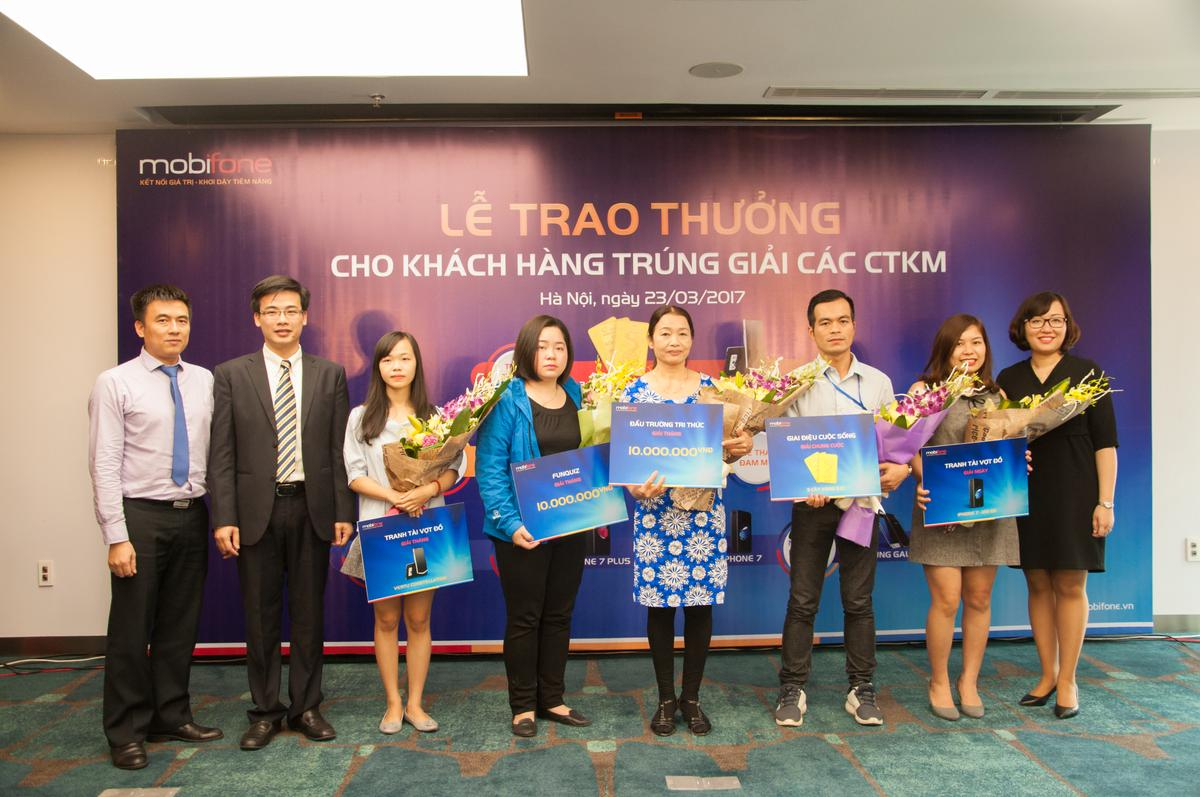 MobiFone tổ chức trao thưởng cho khách hàng trúng giải các chương trình khuyến mãi 2017 Ảnh 1