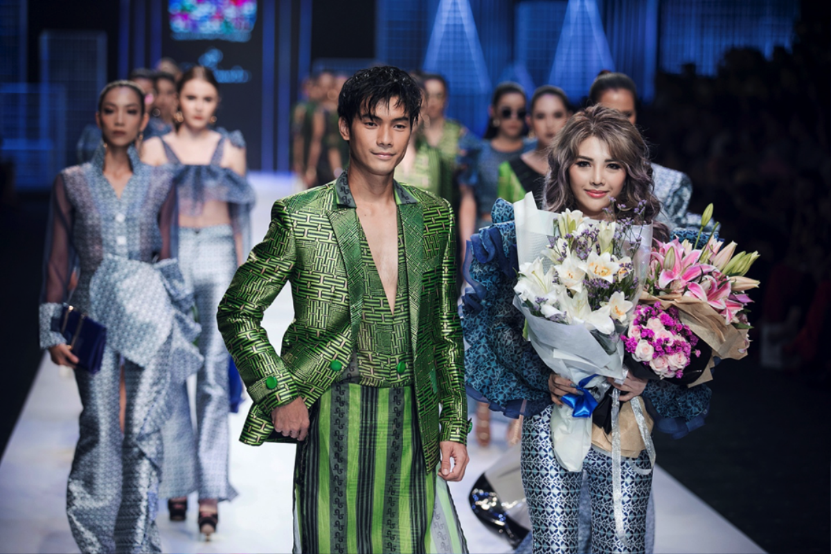 VIFW 2017 đêm thứ 3 - 'Hút hồn' khán giả với BST Orphic của NTK trẻ Claret Giang Lê Ảnh 1