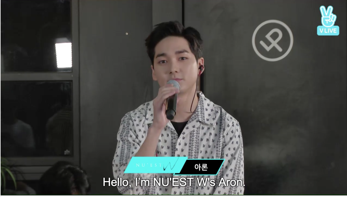 NU'EST rơi nước mắt, nghẹn ngào hát 'Hello' version mới trong mini concert trở lại đầu tiên Ảnh 5