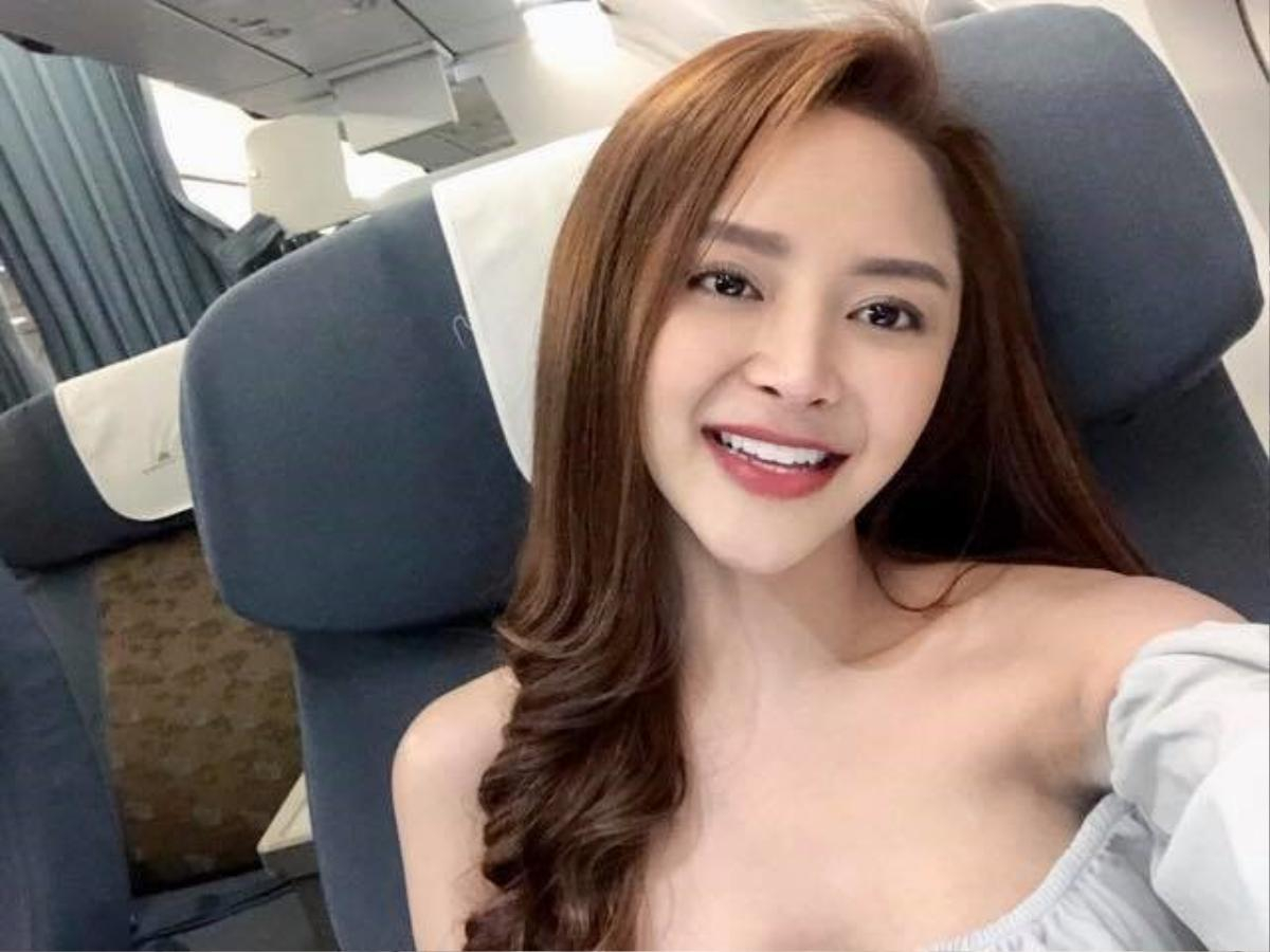 Đến lượt Jolie Nguyễn, Thiên Nga ‘say đắm’ công nghệ căng bóng da hot nhất mùa Thu - Đông Ảnh 10