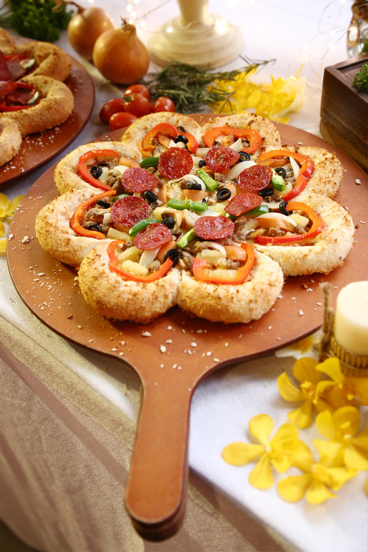 Sao Việt rầm rộ chia sẻ về pizza hình hoa siêu lạ Ảnh 10