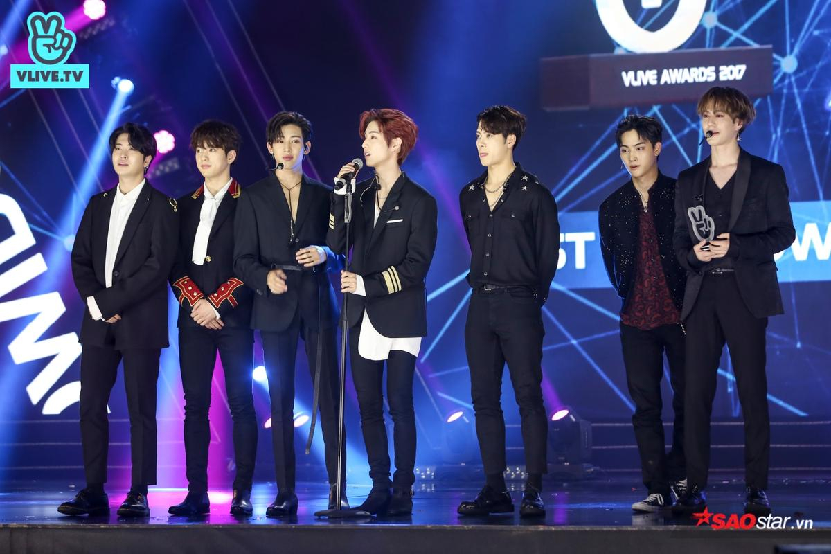 V Live Awards: Got7 live ‘quá máu’, dàn sao nữ Việt ‘lấn át’ cả sân khấu Ảnh 40