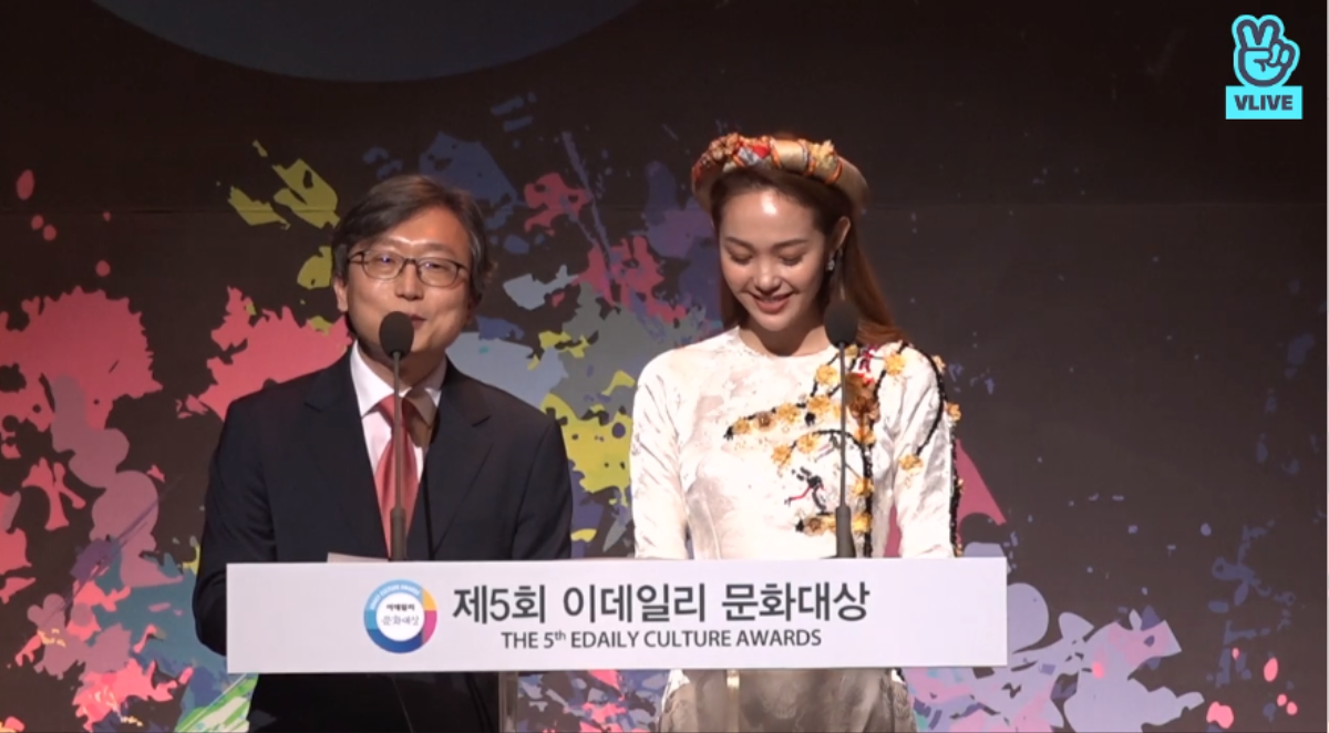 Minh Hằng rạng rỡ tại E-Daily Culture Award, nói tiếng Hàn vô cùng đáng yêu Ảnh 8