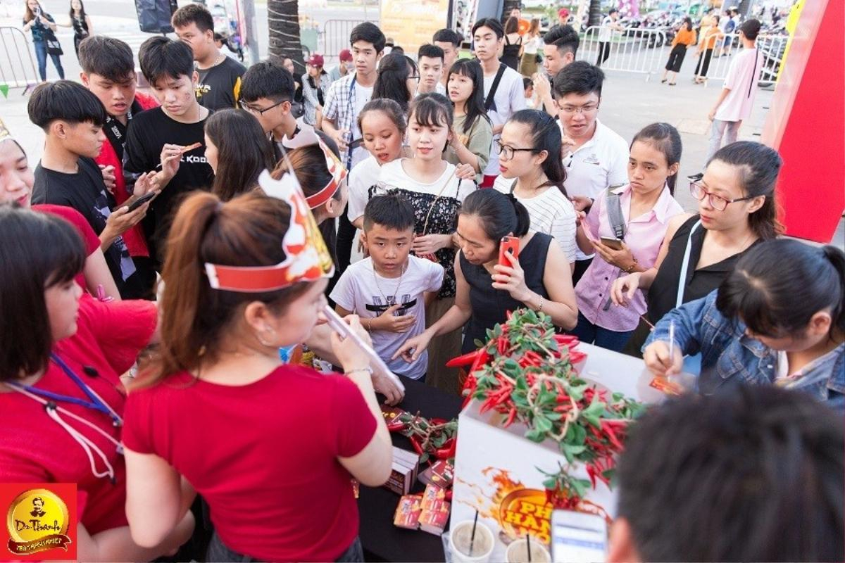 Giới trẻ Đà Nẵng 'quẩy hết mình - check in hết góc' cùng Sao tại Lễ hội ẩm thực đường phố Ảnh 1