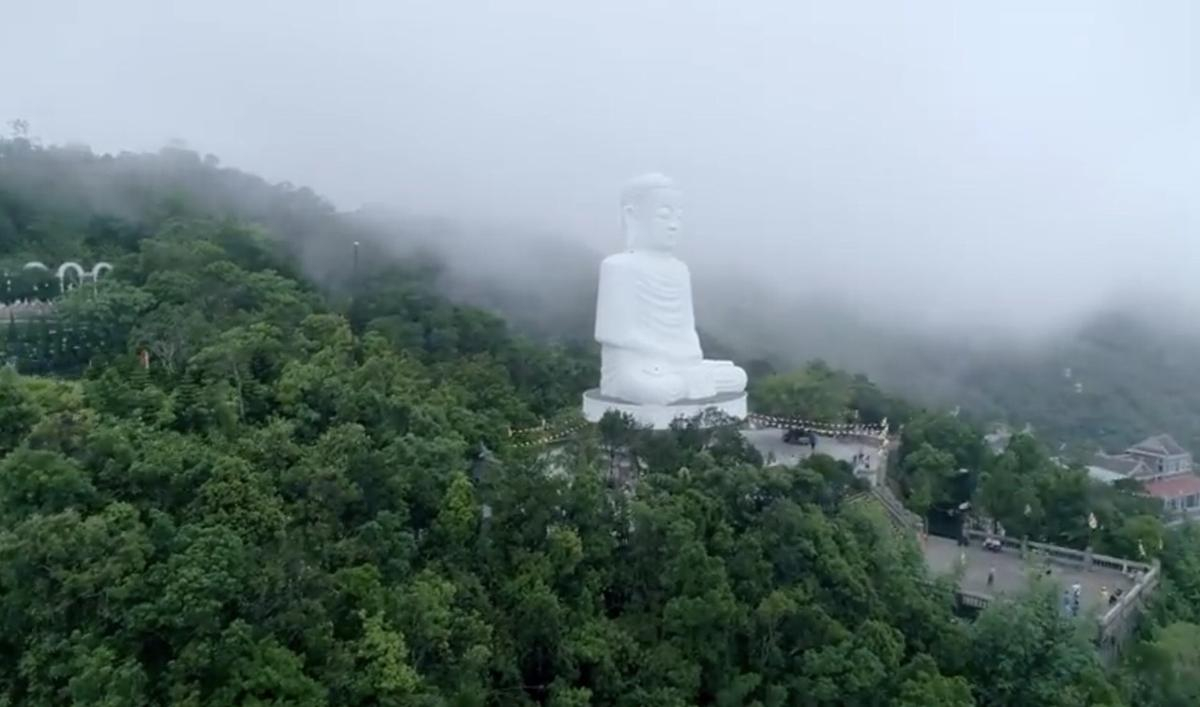 Hoài Linh, Sam, Bạch Công Khanh đi lạc vào 'thế giới trong mơ' Ảnh 8