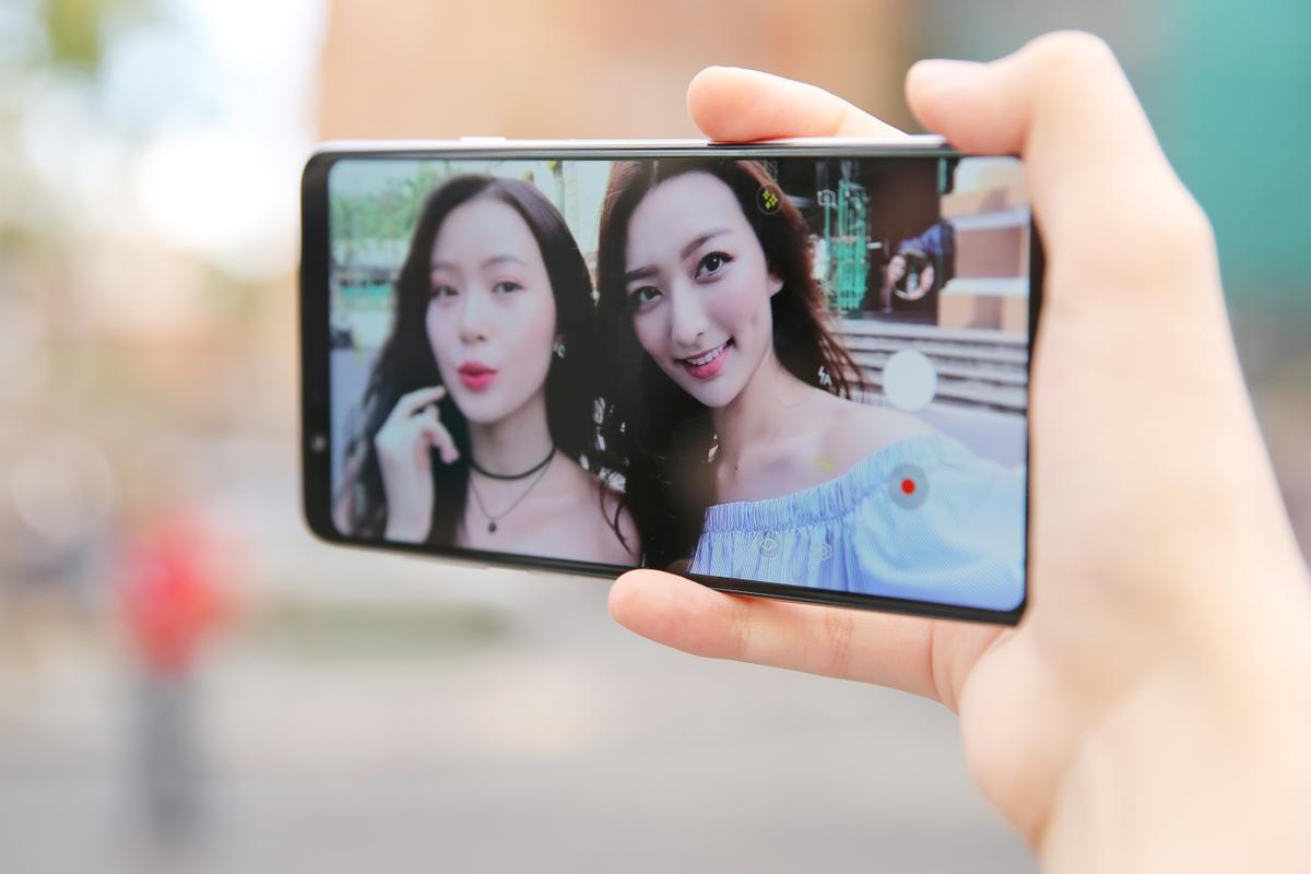 Muốn chụp hình selfie 'đẹp trong tích tắc'? Đây là bí quyết! Ảnh 2