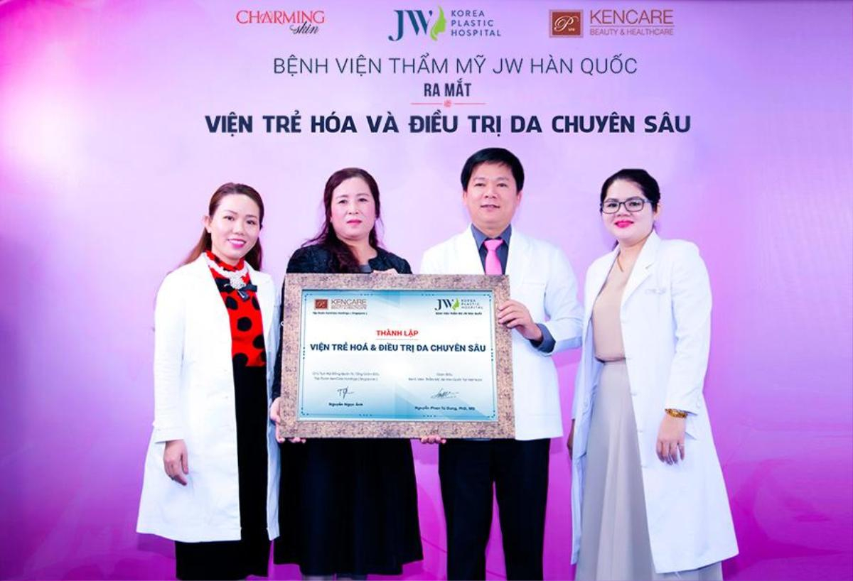 JW dành tặng một tỷ đồng tri ân khách hàng sau hội thảo da Ảnh 3