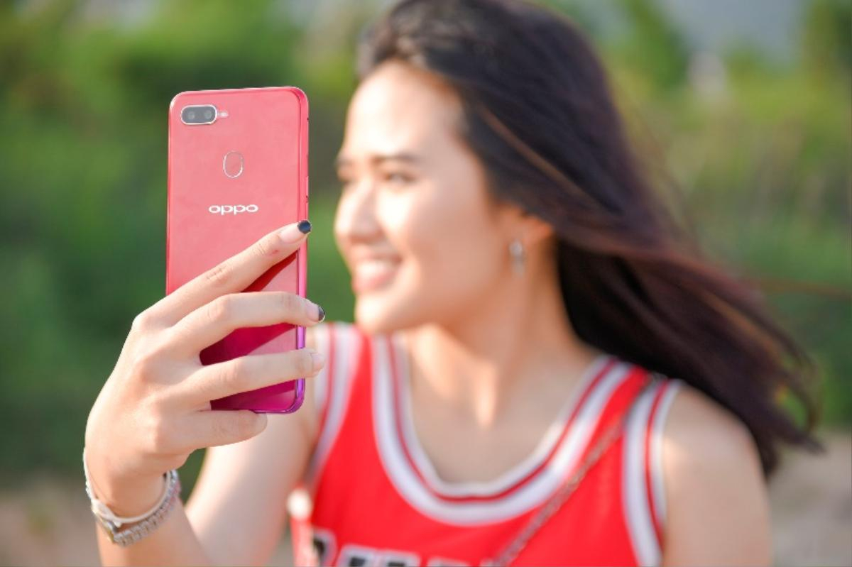 9 Fan nữ đầu tiên khám phá bí quyết selfie của OPPO F9 Ảnh 6