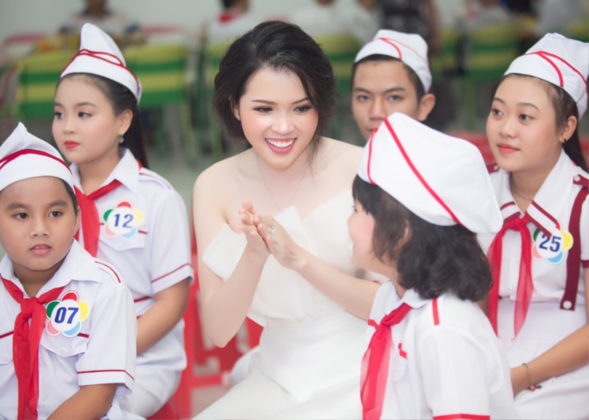 Nữ nhân viên ngân hàng đi thi Hoa hậu: 'Cháy hết mình cho thanh xuân rực rỡ' Ảnh 3