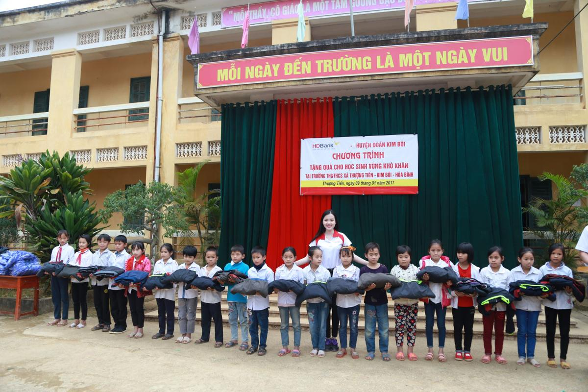 Nữ nhân viên ngân hàng đi thi Hoa hậu: 'Cháy hết mình cho thanh xuân rực rỡ' Ảnh 6