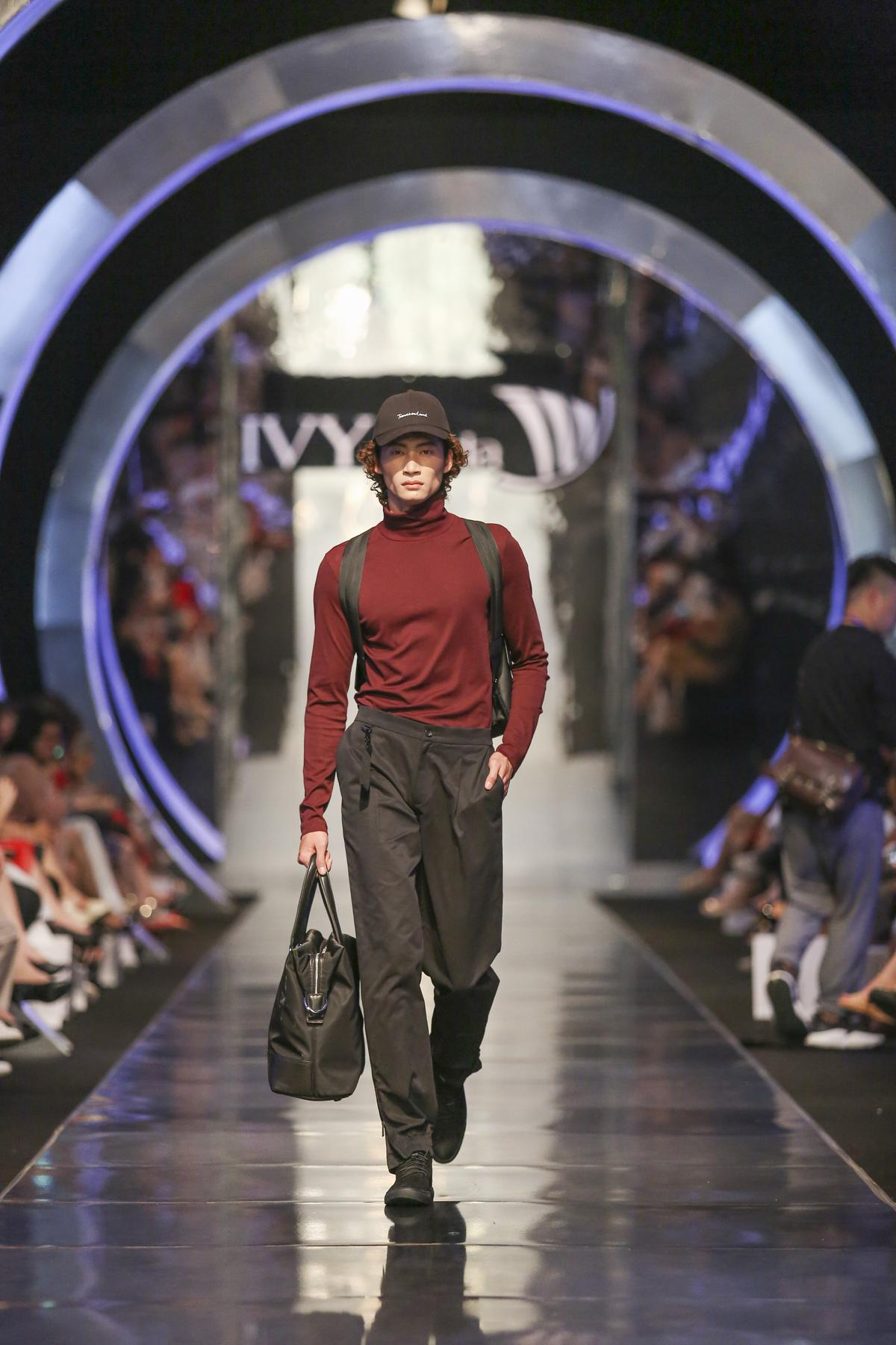 Show IVY moda FW 2018 - Cuộc đối thoại về Vùng đất tương lai Ảnh 3