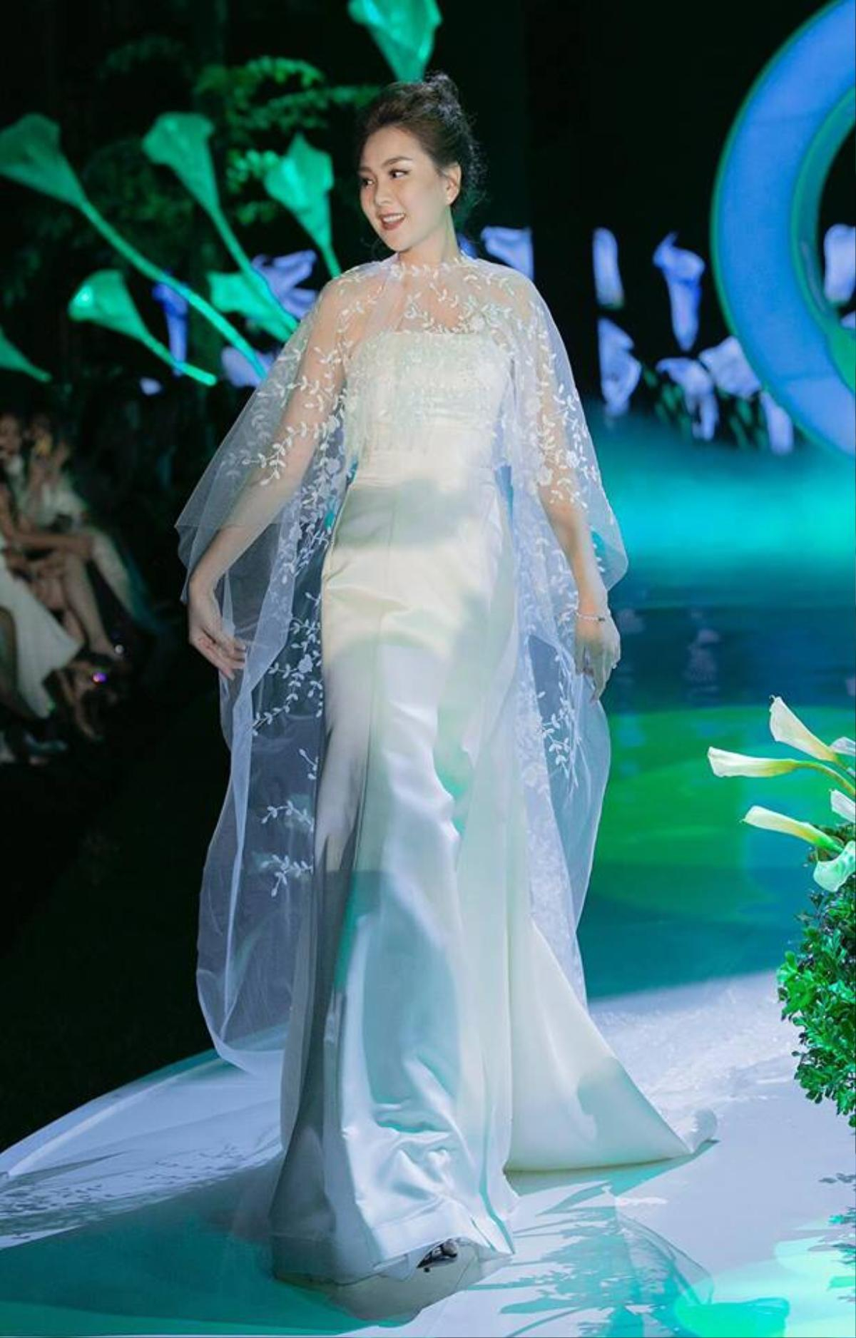 'Cô nàng thời tiết' - MC Mai Ngọc tỏa nắng rạng rỡ khi làm đại sứ thương hiệu Calla Bridal Ảnh 8