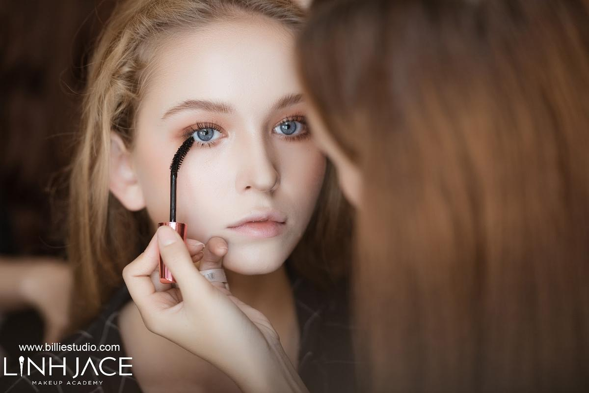 Makeup Artist Linh Jace - Người điểm tô cho những  'đóa Calla' rực rỡ Ảnh 9