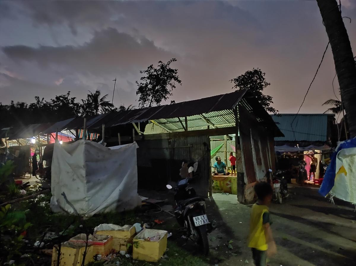 Có một thế giới khác giữa lòng đô thị Sài Gòn trong bộ ảnh đoạt giải nhất chương trình Workshop Photo Essay Ảnh 1