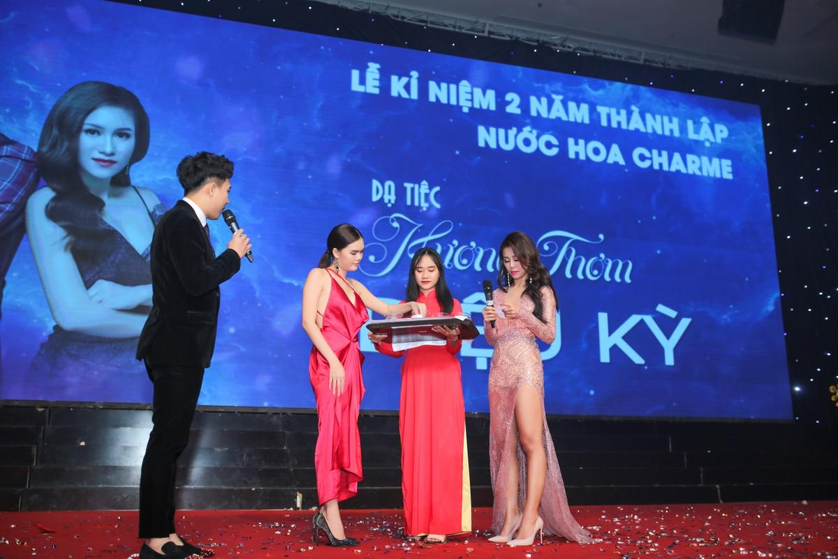 Ấn tượng với tiệc tri ân khách hàng hoành tráng của Charme Ảnh 7