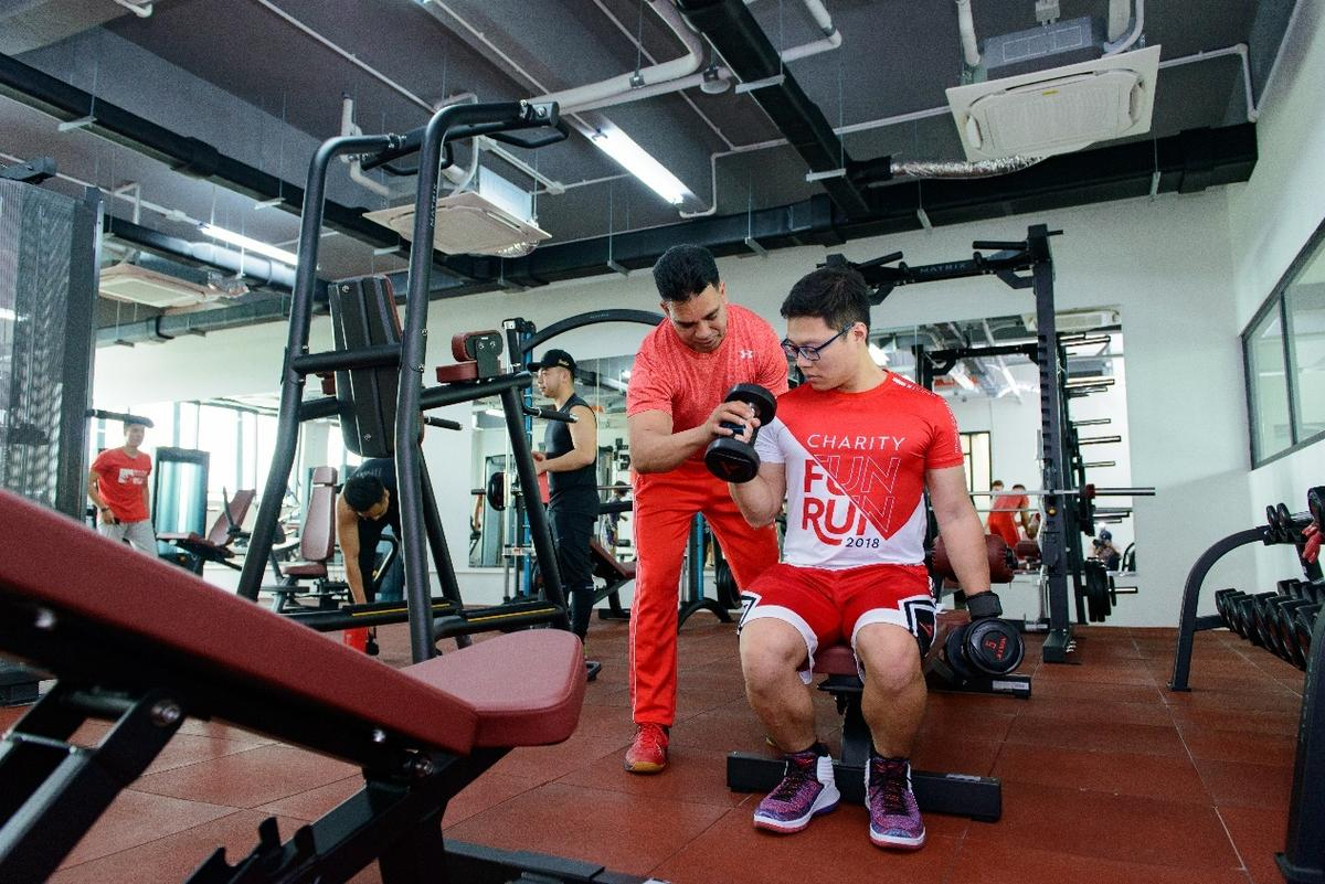 Trường đại học 'nhà người ta': Khu tổ hợp thể thao gym, yoga, bóng đá, bóng rổ cực chất & dịch vụ massage cho sinh viên sau giờ học Ảnh 1