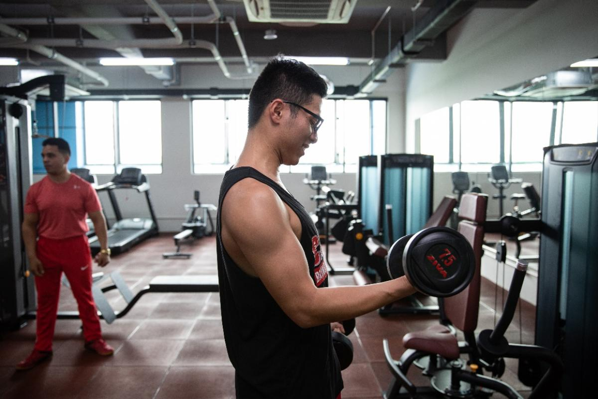 Trường đại học 'nhà người ta': Khu tổ hợp thể thao gym, yoga, bóng đá, bóng rổ cực chất & dịch vụ massage cho sinh viên sau giờ học Ảnh 2