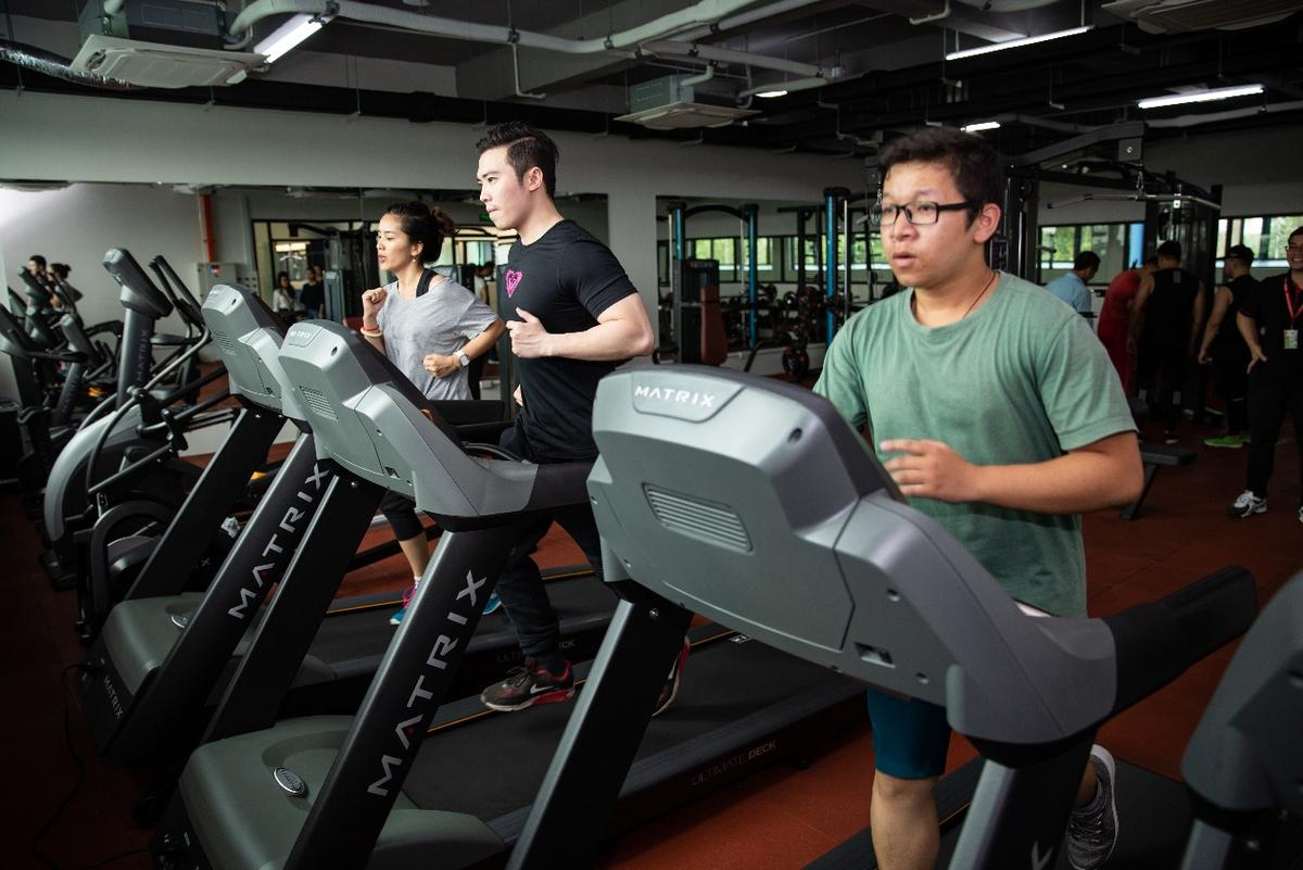 Trường đại học 'nhà người ta': Khu tổ hợp thể thao gym, yoga, bóng đá, bóng rổ cực chất & dịch vụ massage cho sinh viên sau giờ học Ảnh 3