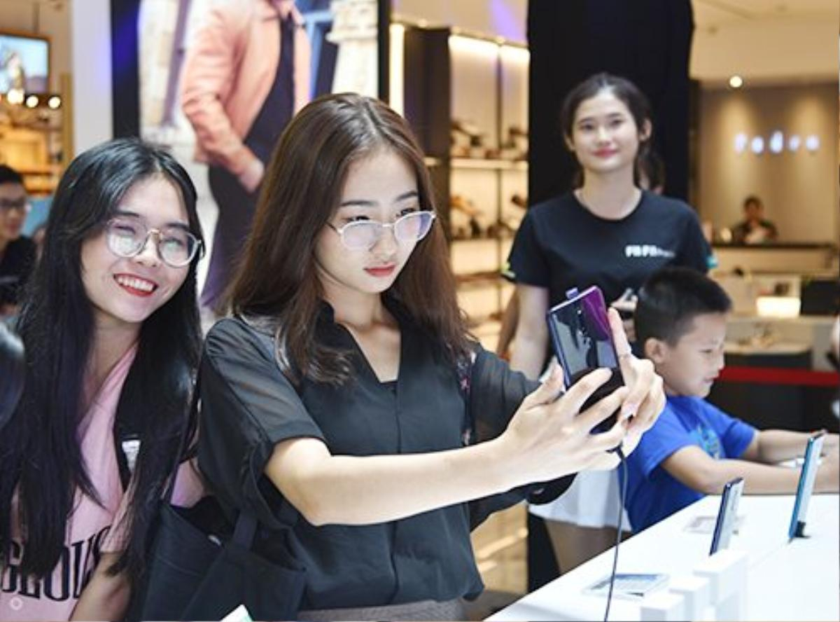 Hàng ngàn người dùng trẻ hào hứng trải nghiệm OPPO F11 Pro tại Đấu Trường Chân Dung Ảnh 2