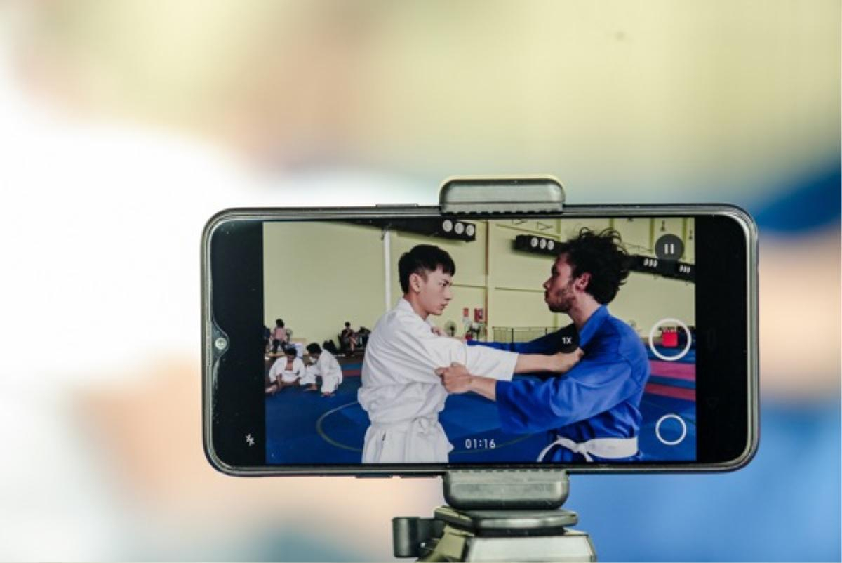 Isaac cật lực tập võ Judo cho vai diễn mới bên cạnh 'người bạn' Realme 3 Ảnh 6