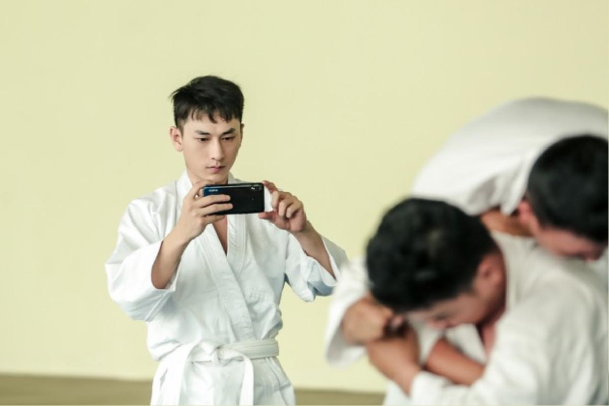 Isaac cật lực tập võ Judo cho vai diễn mới bên cạnh 'người bạn' Realme 3 Ảnh 8