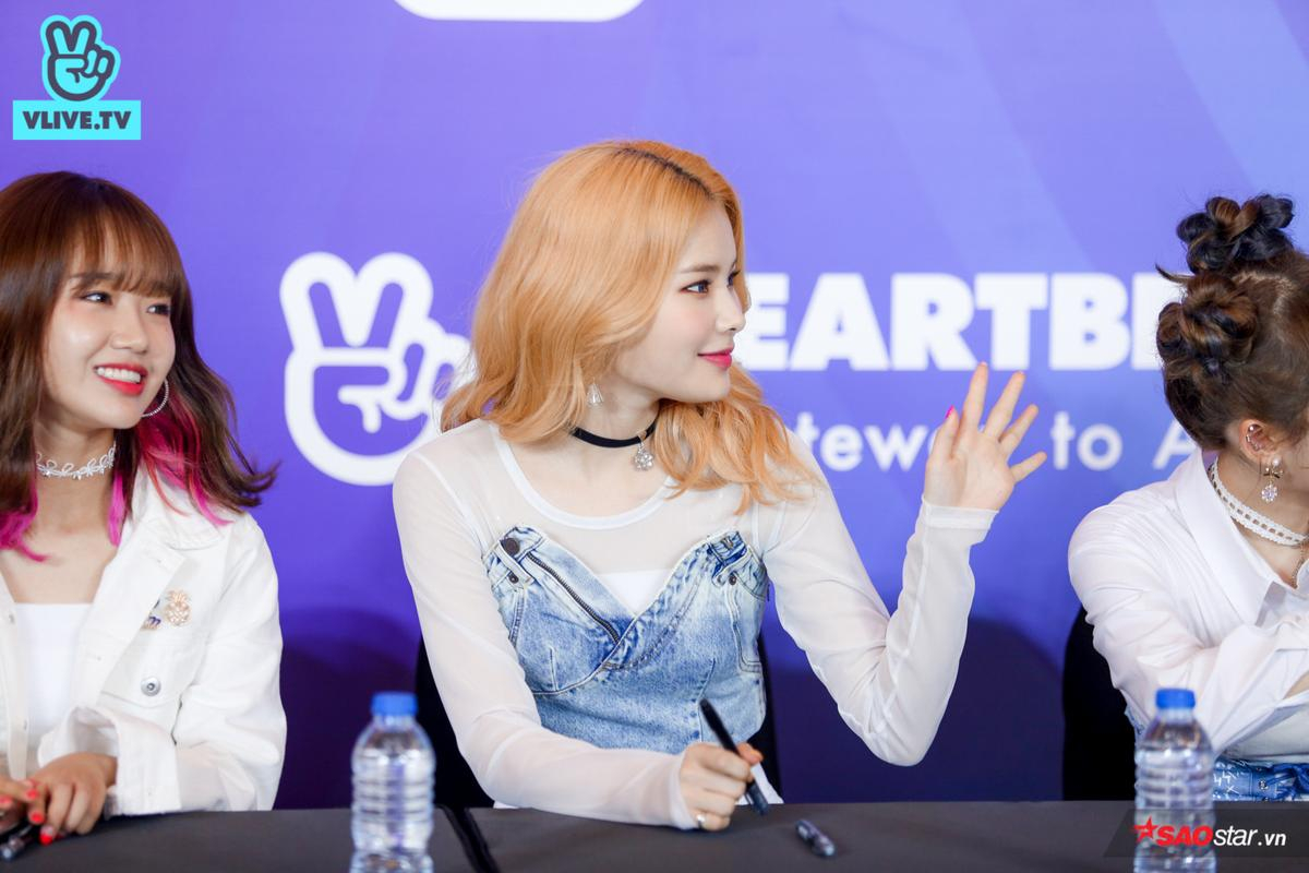 Fansign V Heartbeat tháng 4/2019: 'Mỹ nhân lạnh lùng' Irene (Red Velvet) 'tan băng', liên tục bắn tim và làm aegyo 'đốn tim' fan Việt Ảnh 17