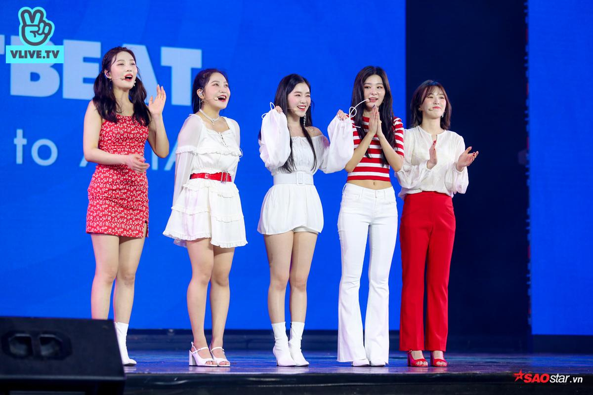 V Heartbeat tháng 4/2019: Quán quân The Voice Trần Ngọc Ánh 'hừng hực' hit mới, Red Velvet gặp sự cố vẫn đáng yêu không ngờ Ảnh 8