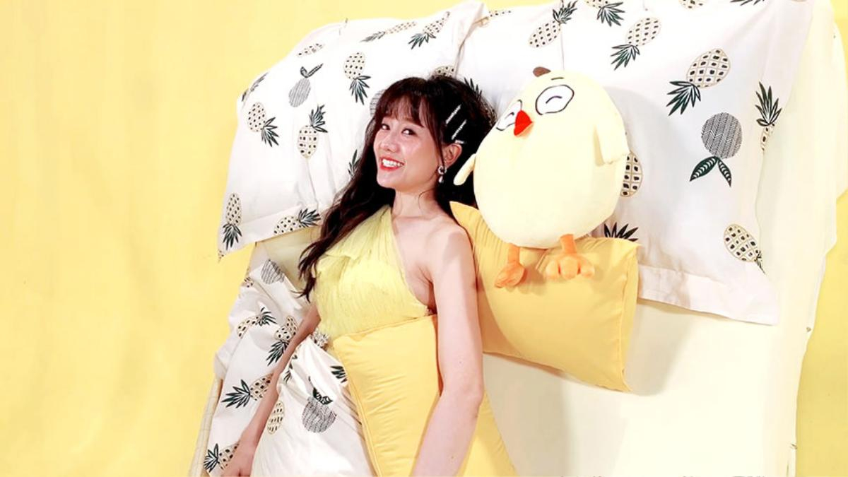 Hari Won tạo dáng siêu 'cute' cùng Gà Vàng Gunny Mobi trong MV mới Ảnh 1