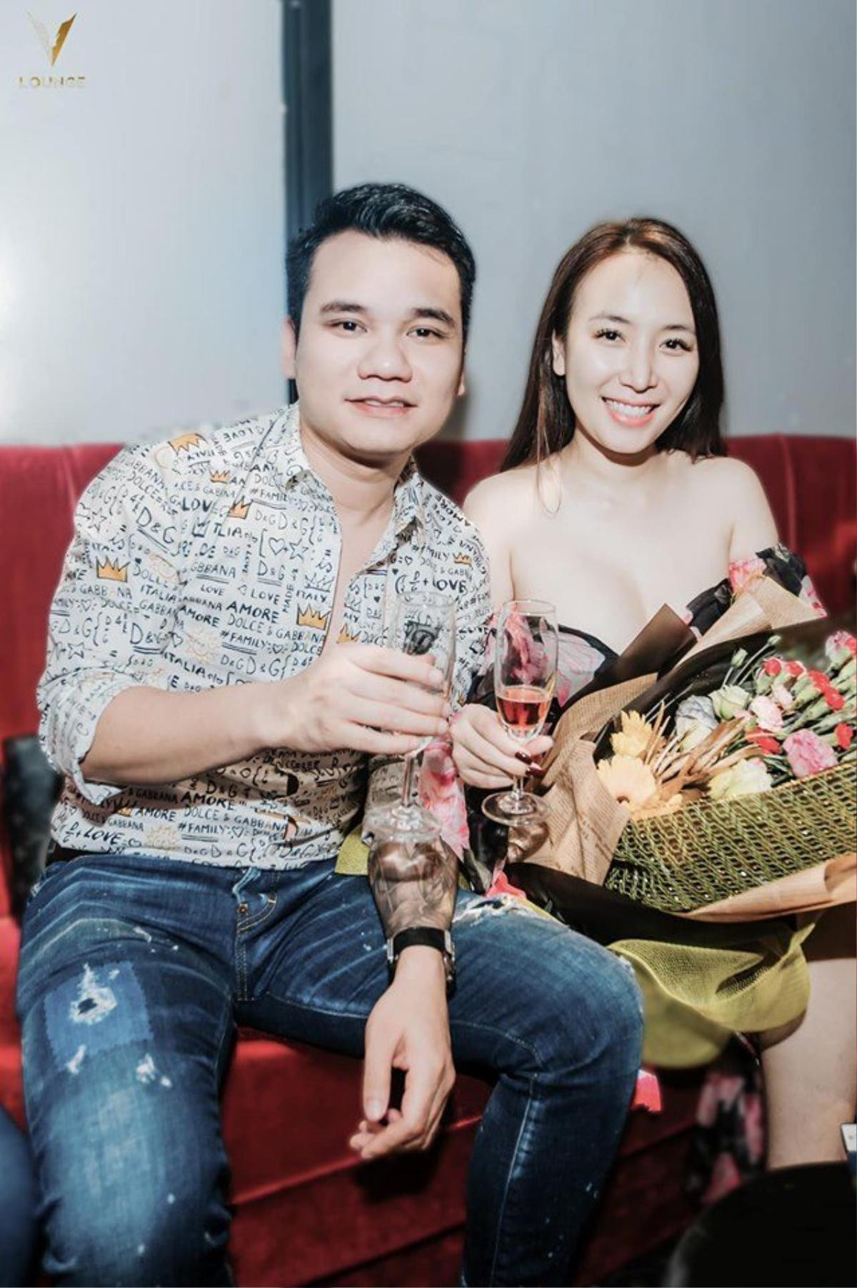 Sau Dương Khắc Linh, đến Khắc Việt tổ chức tiệc bất ngờ cho vợ tại Club Lounge triệu đô Ảnh 2