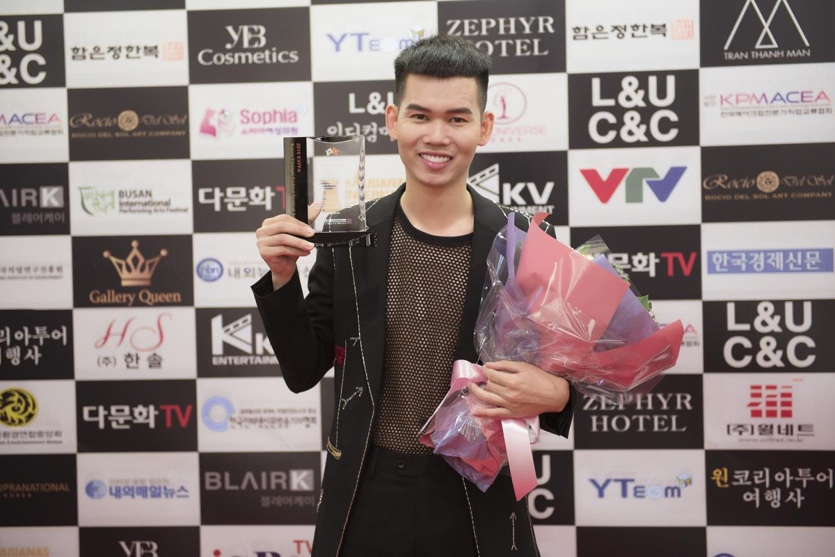 Nam Kelbin vinh dự đoạt giải Cống hiến tại Korea-Vietnam Fashion Festival Awards 2019 Ảnh 3