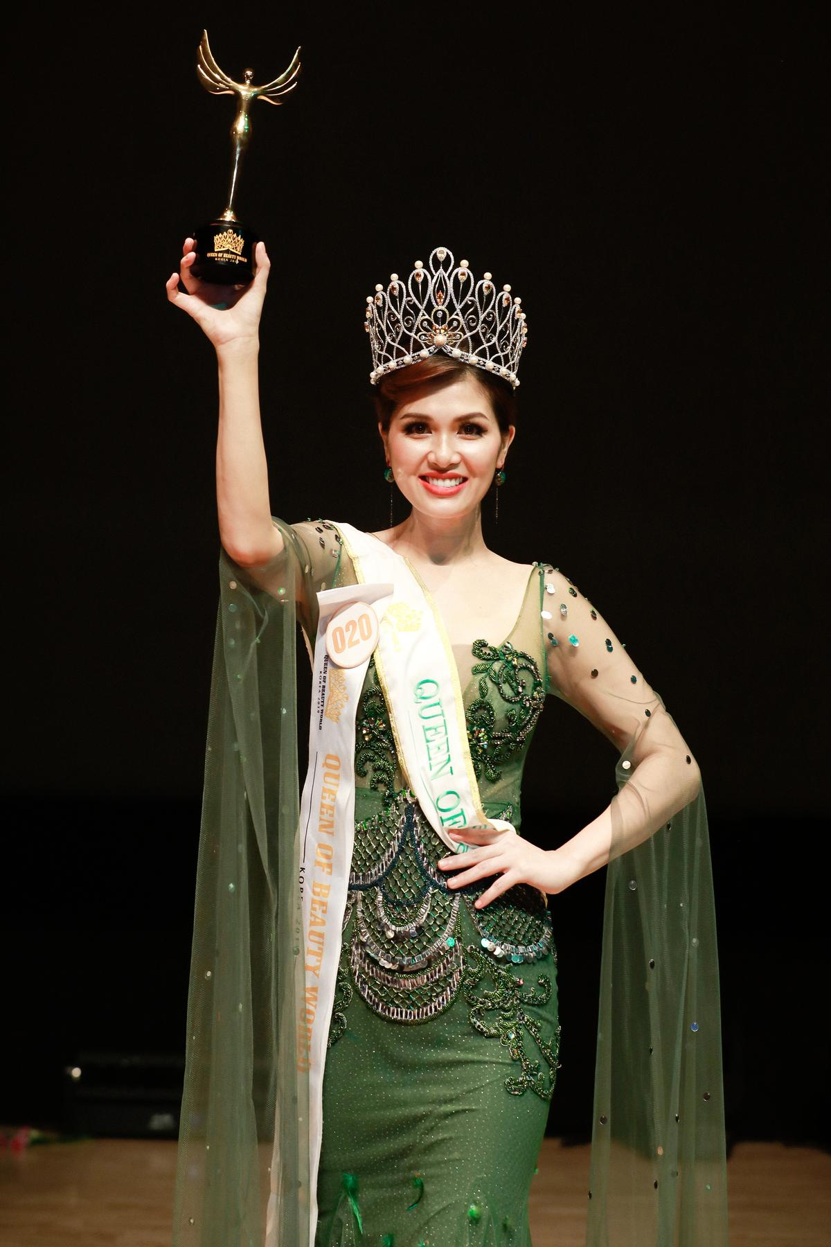 Hồ Oanh Yến xuất sắc đăng quang Queen Of Beauty World 2019 Ảnh 1