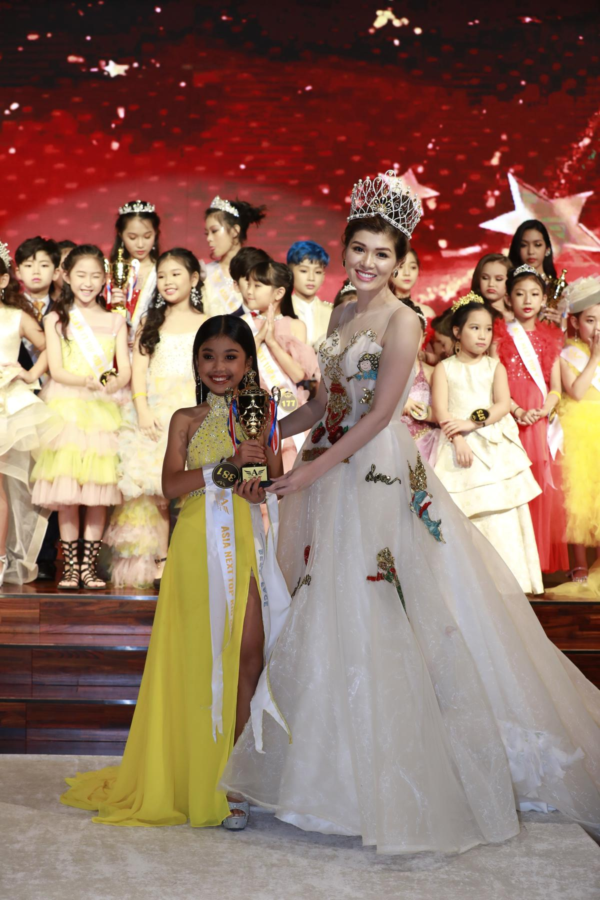 Hồ Oanh Yến xuất sắc đăng quang Queen Of Beauty World 2019 Ảnh 5