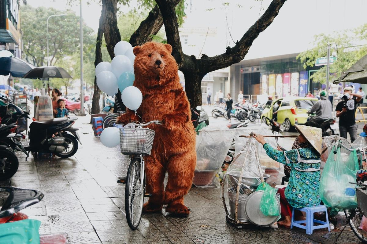 'Gấu Cà khịa' lên ngôi, ăn bất bấp làm chao đảo cộng đồng food blogger Ảnh 2