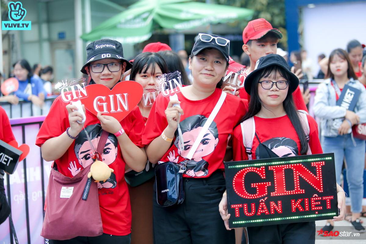 Gin Tuấn Kiệt hát chay cực sung cùng fan, Amee gây thương nhớ với nhan sắc ngọt ngào tại fansign đầu tiên trong sự nghiệp Ảnh 1