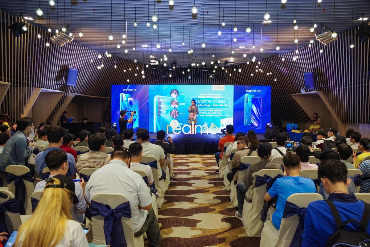 Không khí sôi động trong sự kiện offline Realfans trước ngày ra mắt Realme 5 Seríe tại Việt Nam Ảnh 1