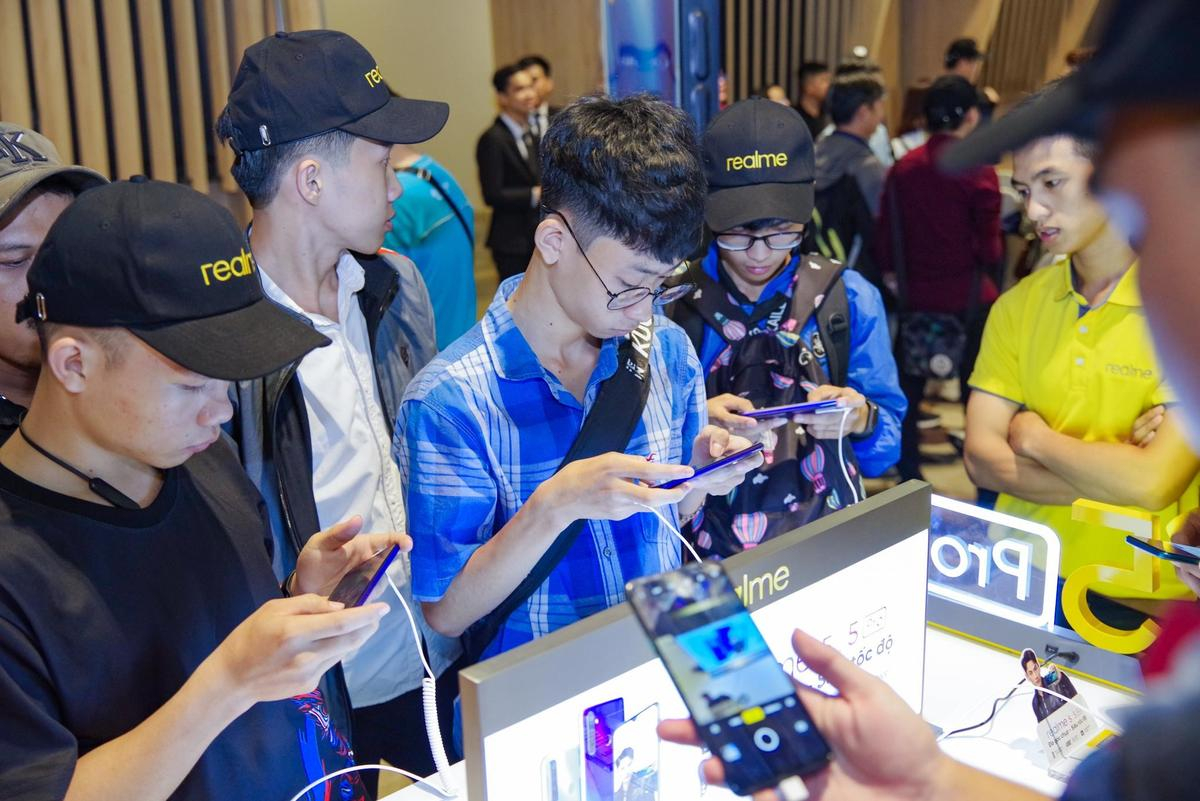 Không khí sôi động trong sự kiện offline Realfans trước ngày ra mắt Realme 5 Seríe tại Việt Nam Ảnh 3