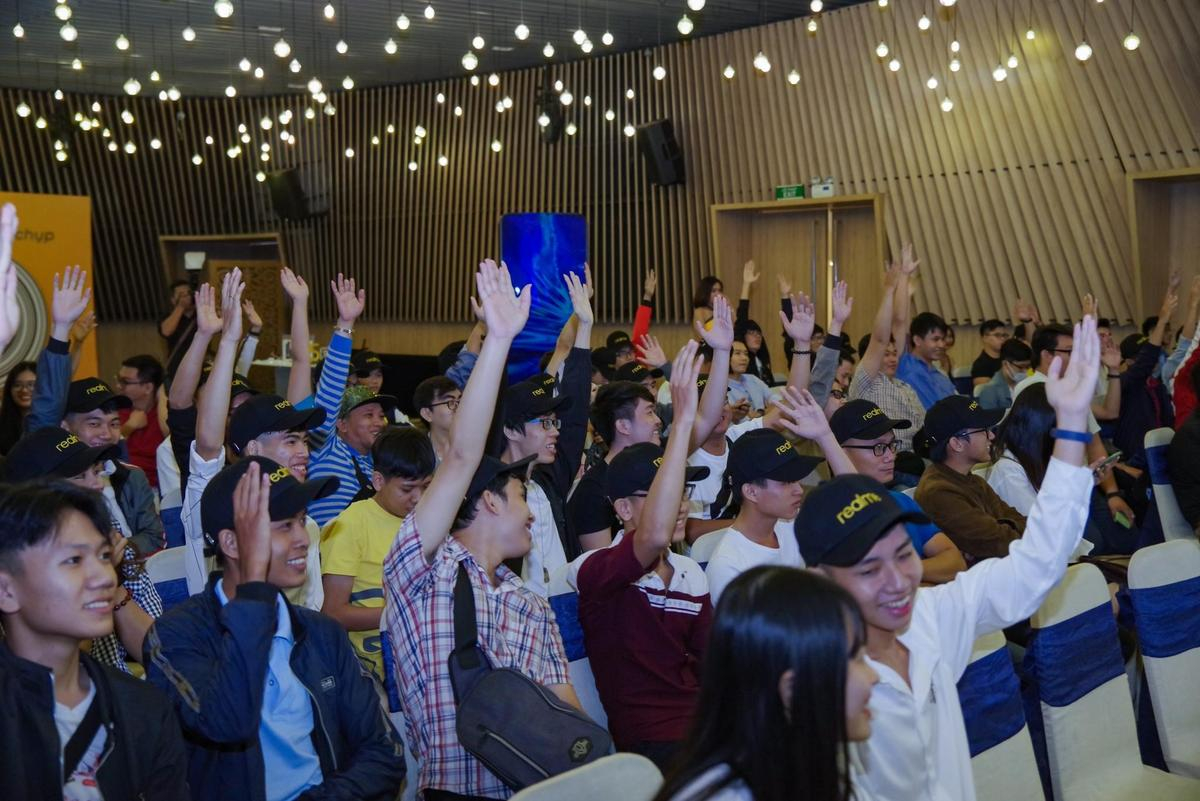 Không khí sôi động trong sự kiện offline Realfans trước ngày ra mắt Realme 5 Seríe tại Việt Nam Ảnh 6