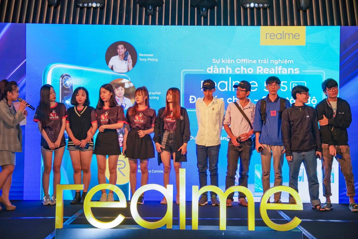 Không khí sôi động trong sự kiện offline Realfans trước ngày ra mắt Realme 5 Seríe tại Việt Nam Ảnh 8