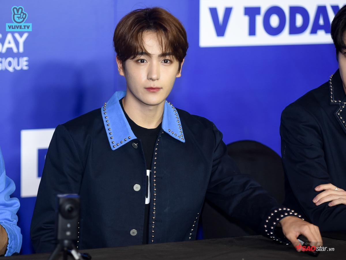 'Búp bê sống' DJ Soda đẹp tựa nữ thần, The Boyz trổ tài nói tiếng Việt chiều fan tại buổi fansign Ảnh 9