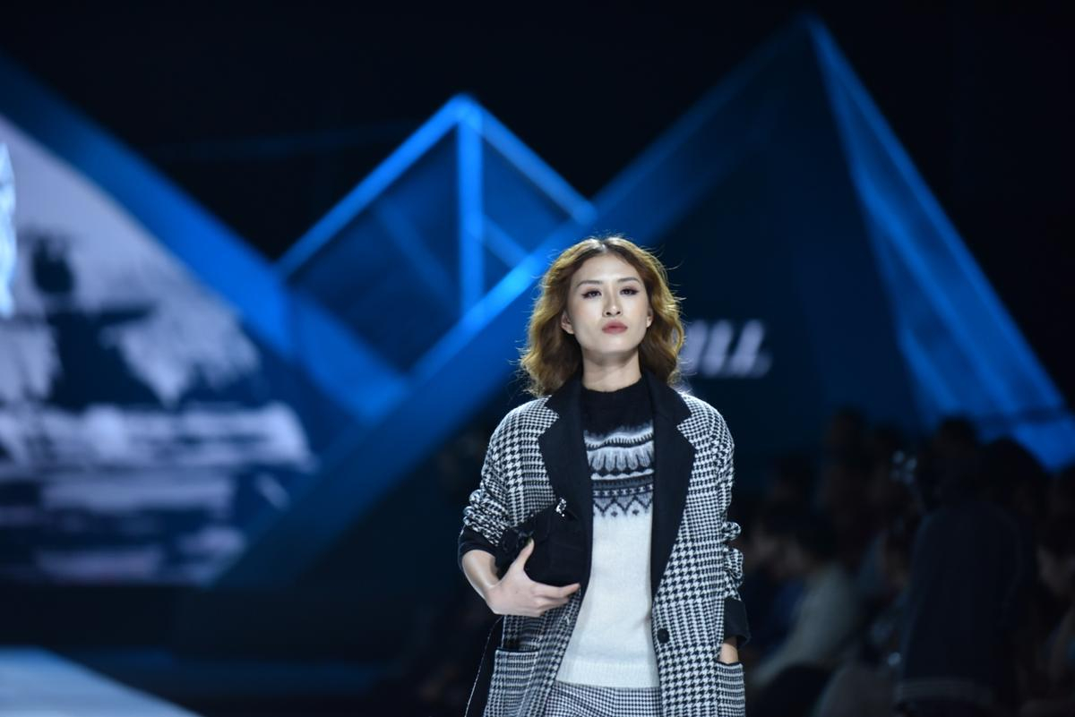 Vietnam International Fashion Week 2019: Sự trở lại đầy ấn tượng của nhà tạo mẫu tóc Leslie Đỗ Ảnh 4