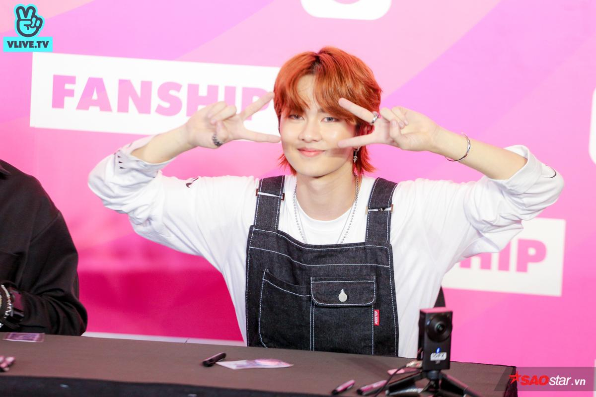 Tân binh D1VERSE 'hoang mang' trước màn fanchant cực khủng từ khán giả tại fansign đầu tiên trong sự nghiệp Ảnh 8