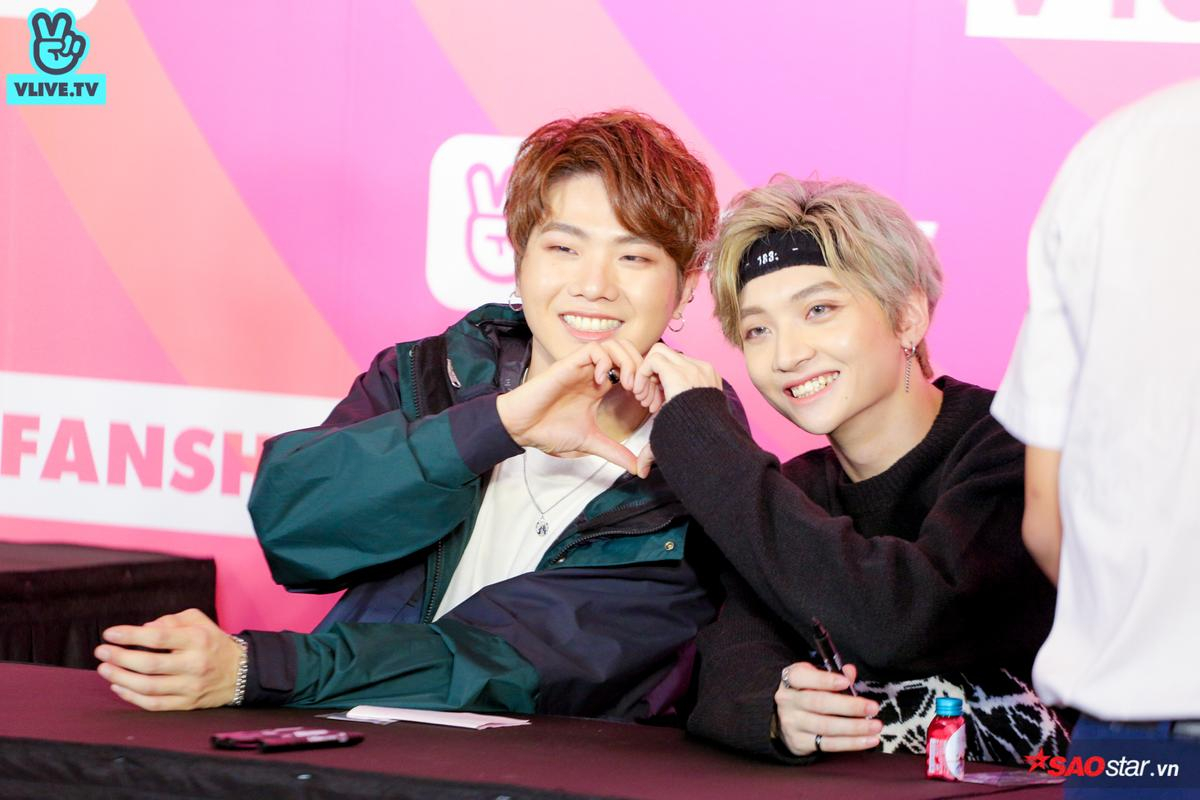 Tân binh D1VERSE 'hoang mang' trước màn fanchant cực khủng từ khán giả tại fansign đầu tiên trong sự nghiệp Ảnh 7