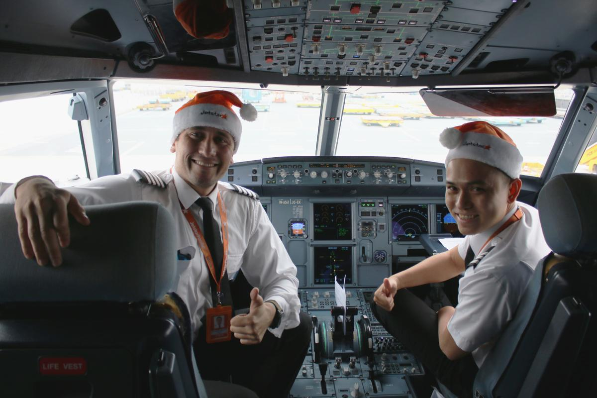 Đón giáng sinh trên trời cùng dàn ông già Noel toàn nam thần từ Jetstar Ảnh 11