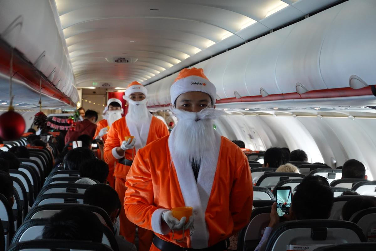 Đón giáng sinh trên trời cùng dàn ông già Noel toàn nam thần từ Jetstar Ảnh 3