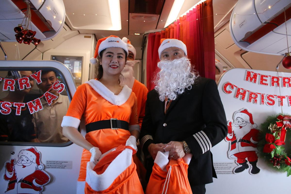 Đón giáng sinh trên trời cùng dàn ông già Noel toàn nam thần từ Jetstar Ảnh 4