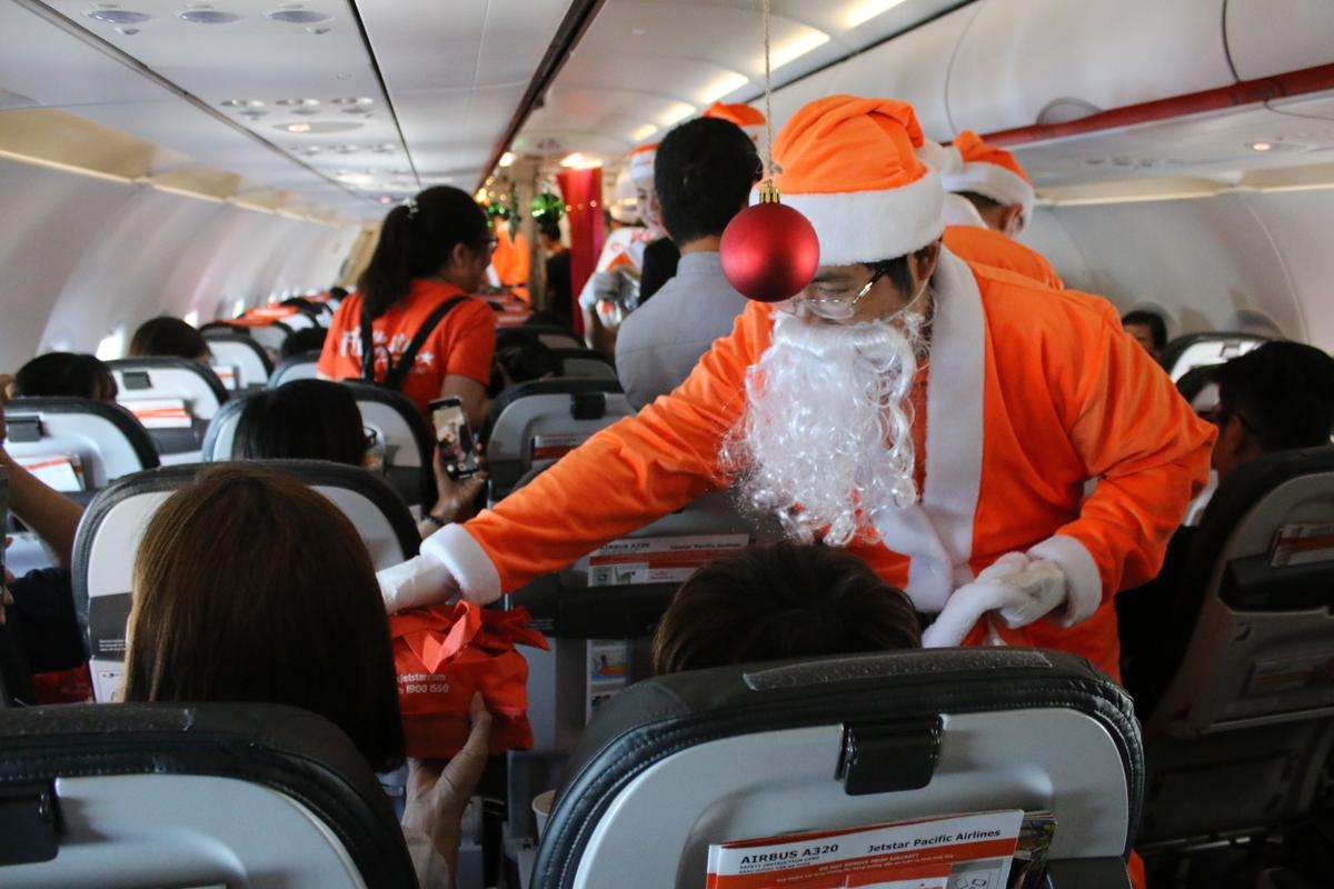 Đón giáng sinh trên trời cùng dàn ông già Noel toàn nam thần từ Jetstar Ảnh 6