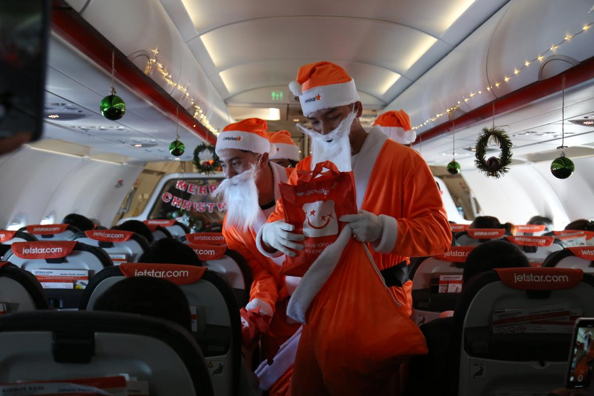 Đón giáng sinh trên trời cùng dàn ông già Noel toàn nam thần từ Jetstar Ảnh 7