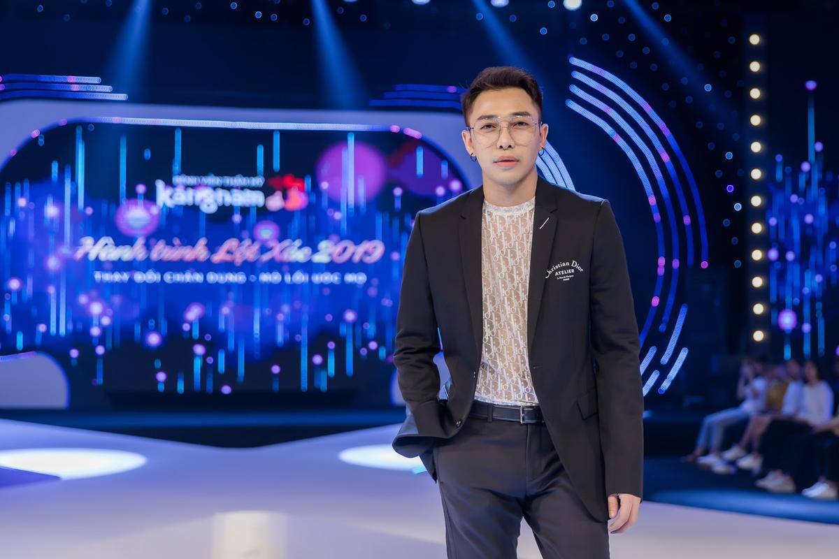 Hoàng Ku mang tới 7 bộ cánh 'chặt chém' trên ghế nóng show mới Ảnh 8