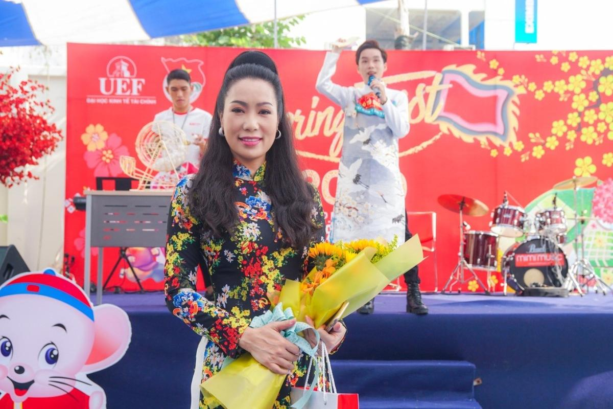 NSƯT - Á hậu Trịnh Kim Chi xuất hiện rạng ngời tại Spring Fest UEF 2020 Ảnh 1