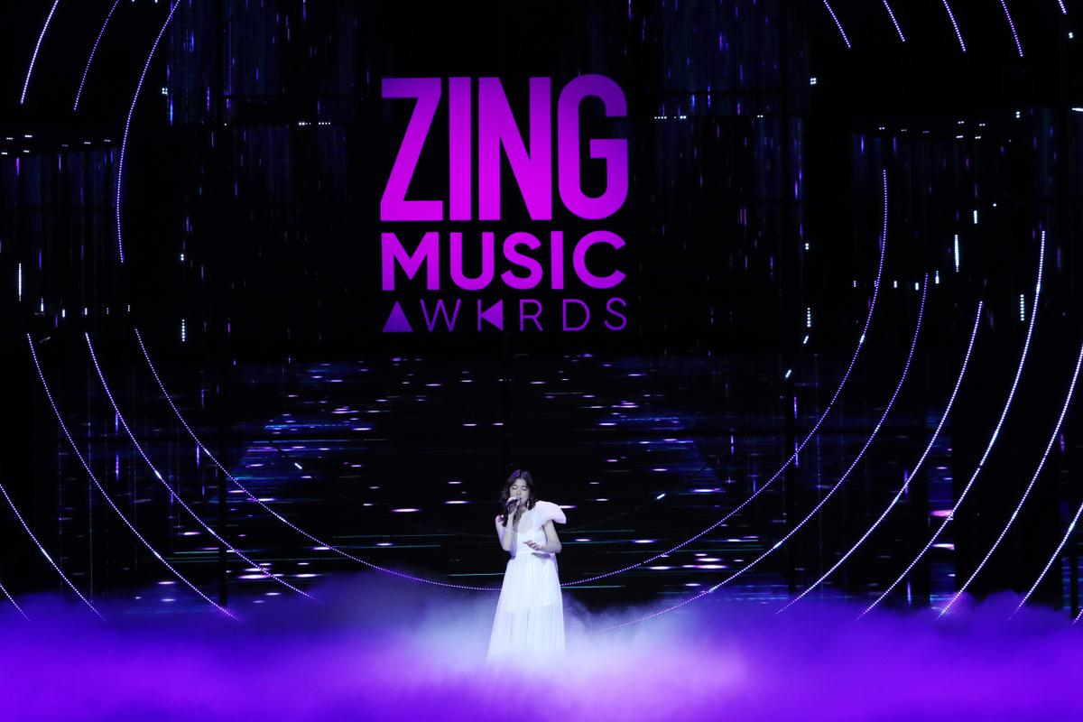 Choáng ngợp với sân khấu lễ trao giải Zing Music Awards 2019 Ảnh 16